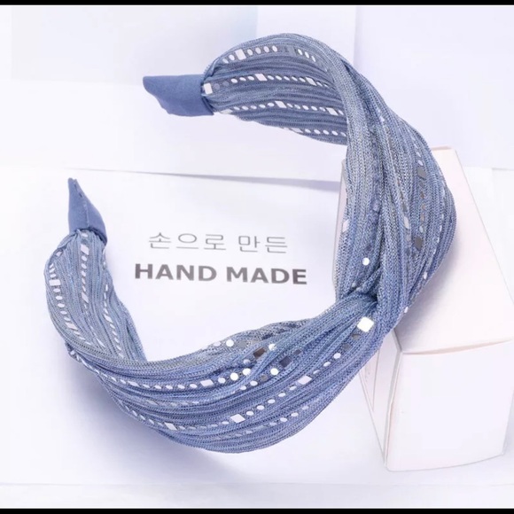 2X$30FROM NEW YORK TO PARIS IT’S ON EVERYONES HEAD - Picture 5 of 5